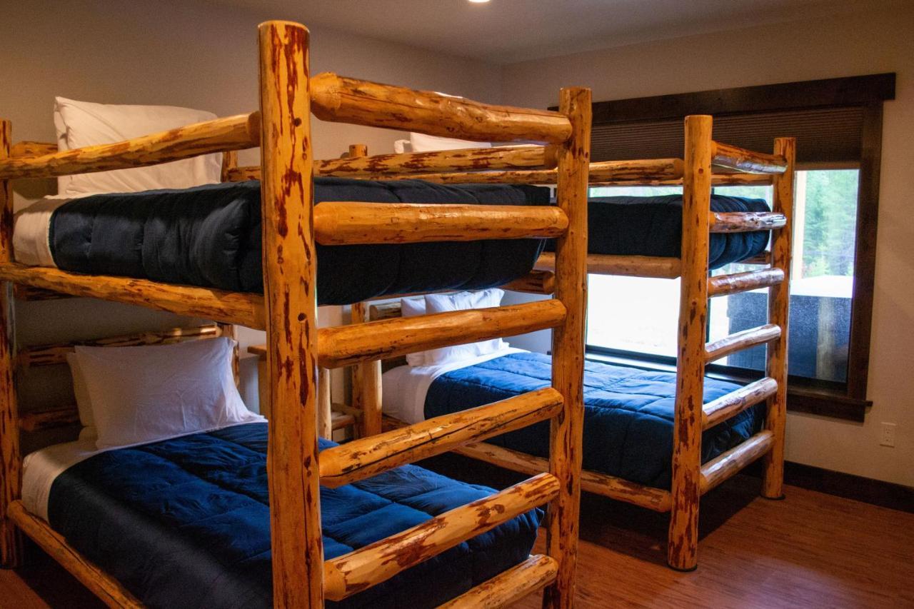 Glacier Homestead Coram Экстерьер фото
