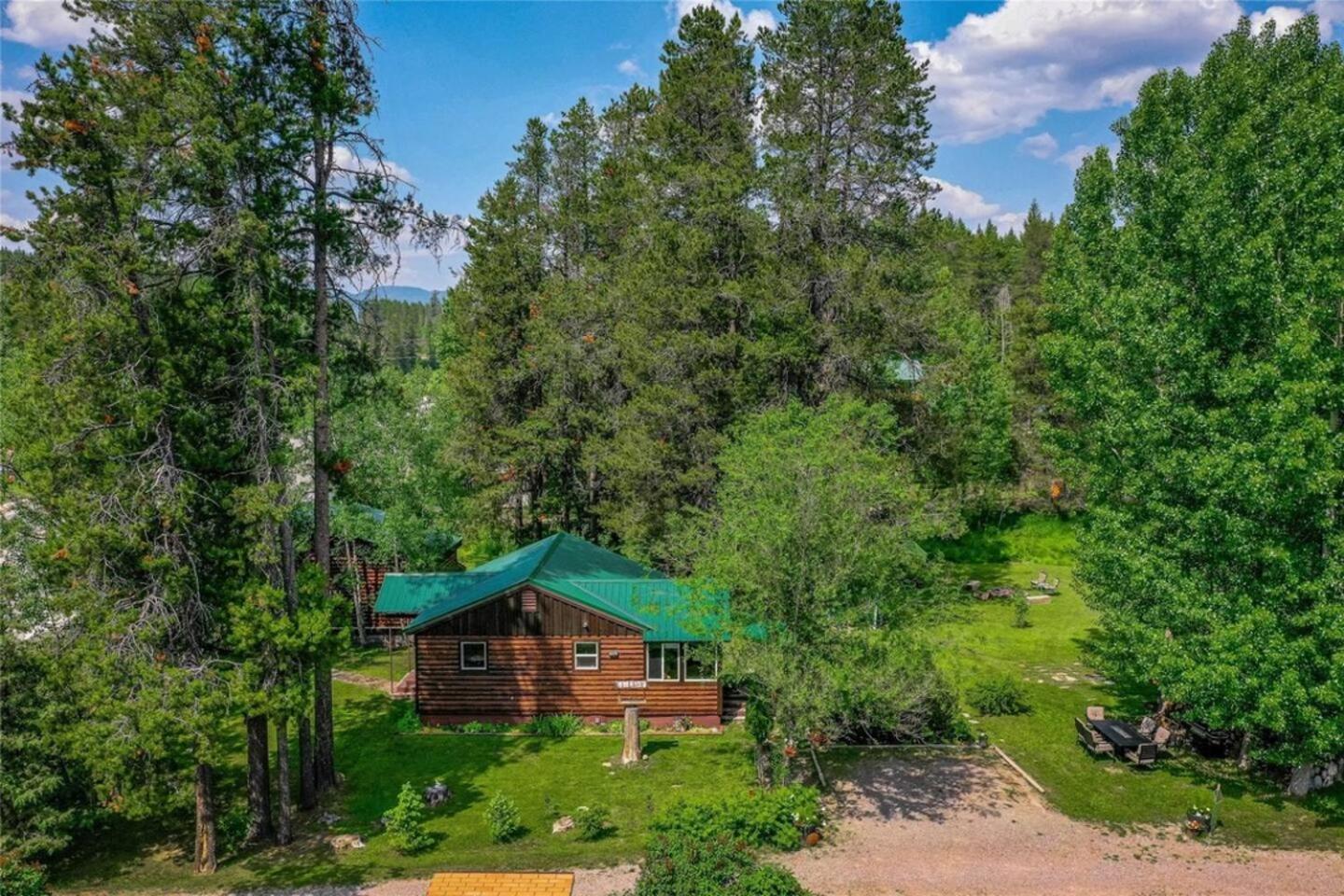 Glacier Homestead Coram Экстерьер фото