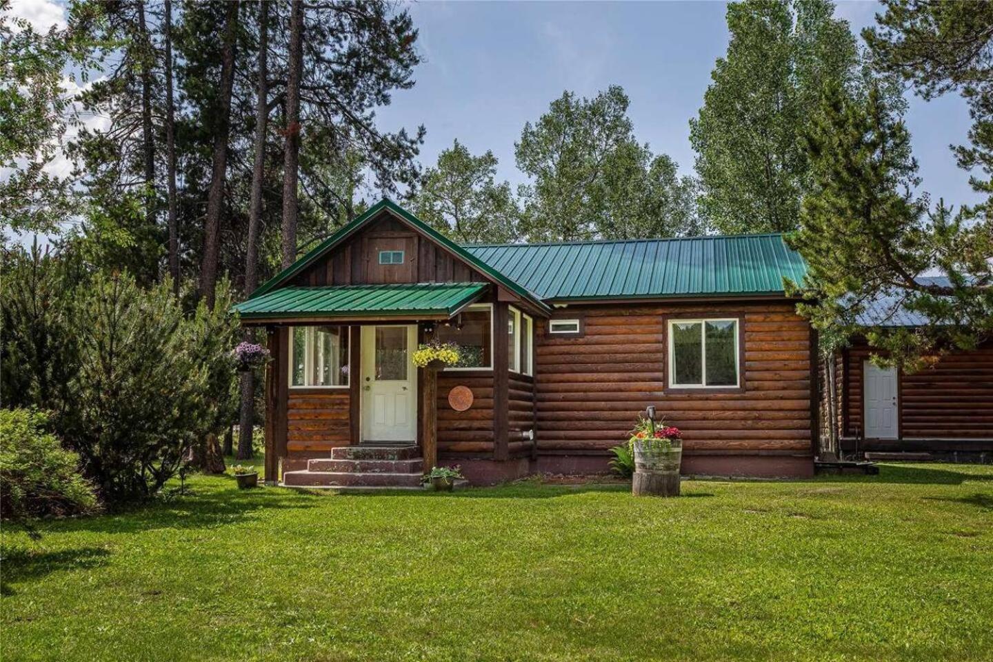 Glacier Homestead Coram Экстерьер фото