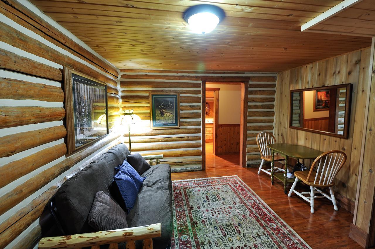 Glacier Homestead Coram Экстерьер фото