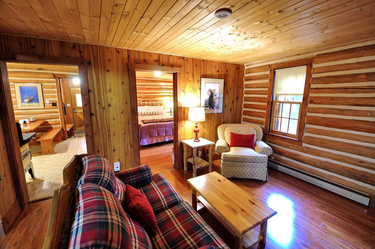 Glacier Homestead Coram Экстерьер фото