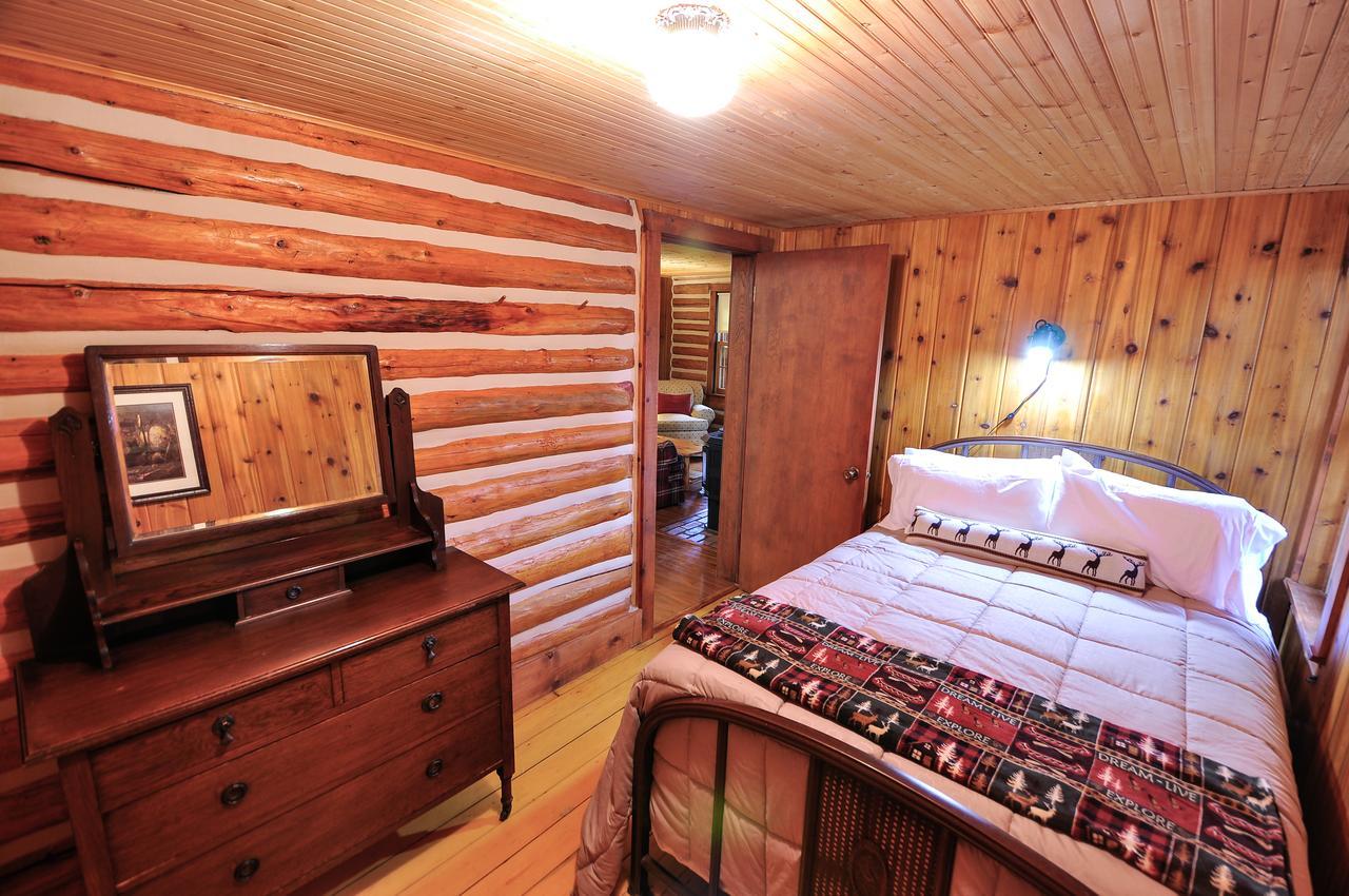 Glacier Homestead Coram Экстерьер фото