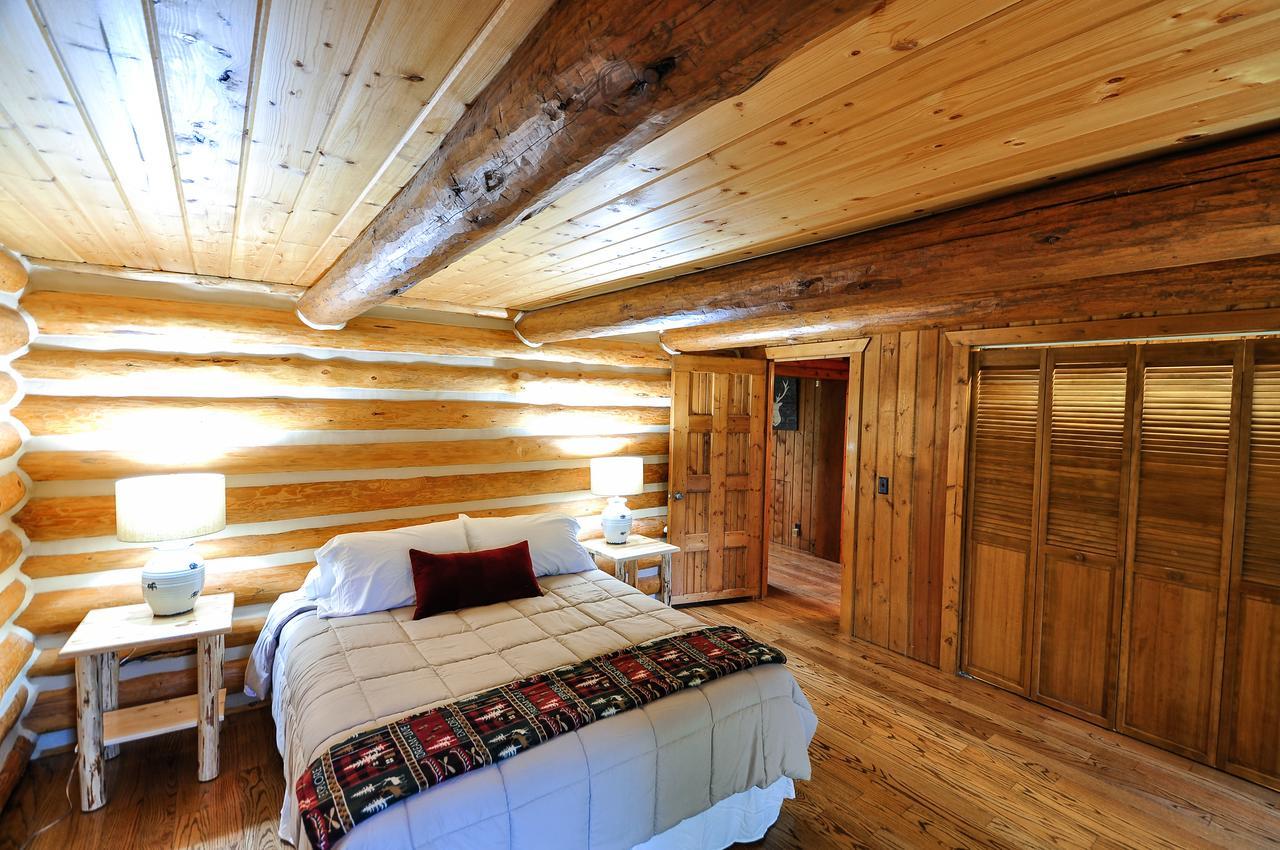 Glacier Homestead Coram Экстерьер фото