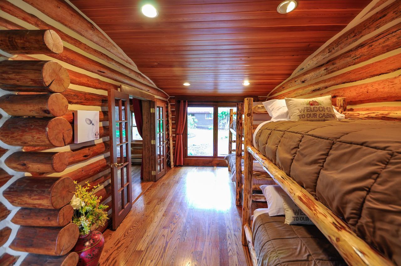 Glacier Homestead Coram Экстерьер фото