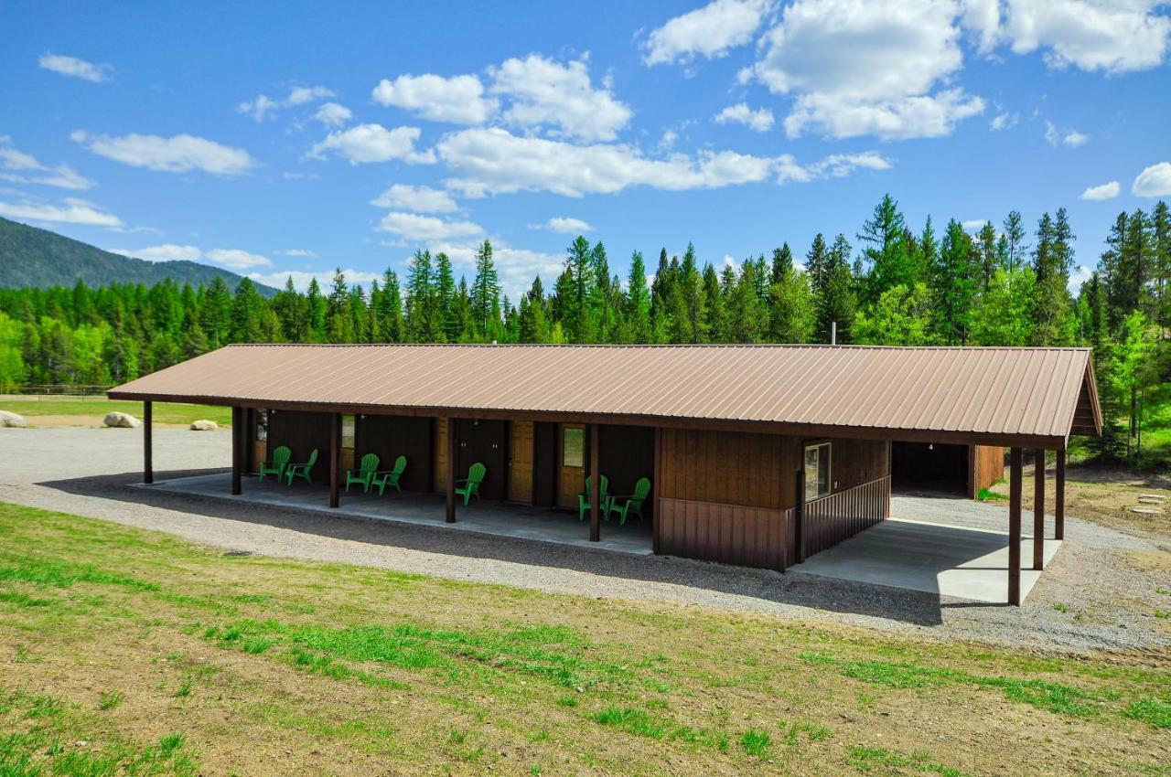Glacier Homestead Coram Экстерьер фото